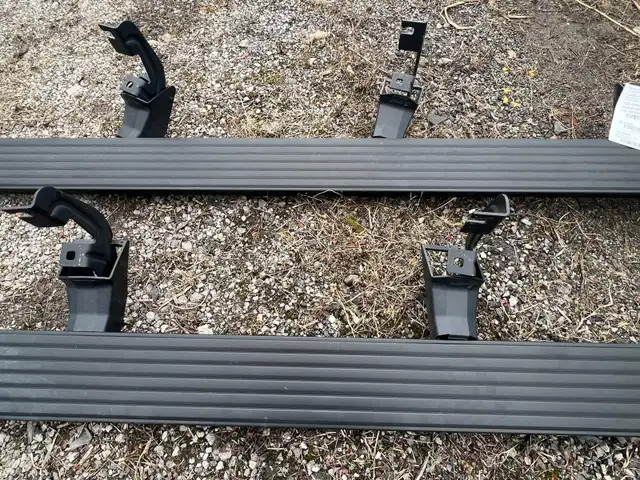 2022 Chevrolet/GM Silverado/Sierra Running Boards in Other Parts & Accessories in St. Catharines