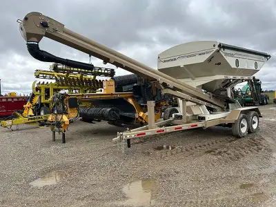 2025 UNVERFERTH 3955DXL SEED TENDER STOCK # A103346 400 SEED UNIT CAPACITY 8 INCH X 24 FOOT CONVEYOR...