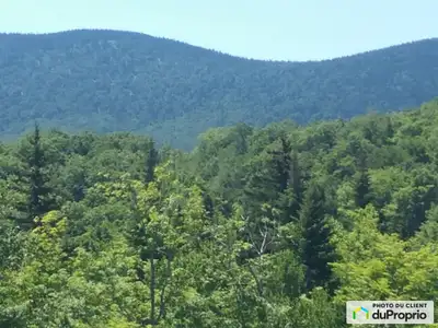 Situé au DOMAINE des APPALACHES, à quelque kilomètre du Lac-Mégantic et de nombreux attraits tourist...