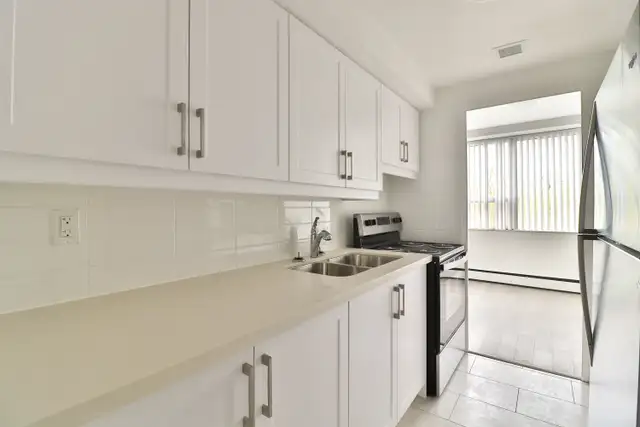 2 Bedroom 1.5 Bath in Long Term Rentals in City of Toronto - Image 3