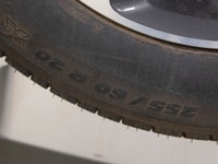 This beautiful 2020 Land Rover Defender HSE is a local Ontario. Built for luxury and off-road excell... (image 9)