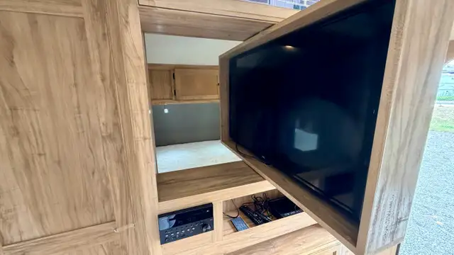 2018 Freedom Express 257BHS in Travel Trailers & Campers in Victoria - Image 12