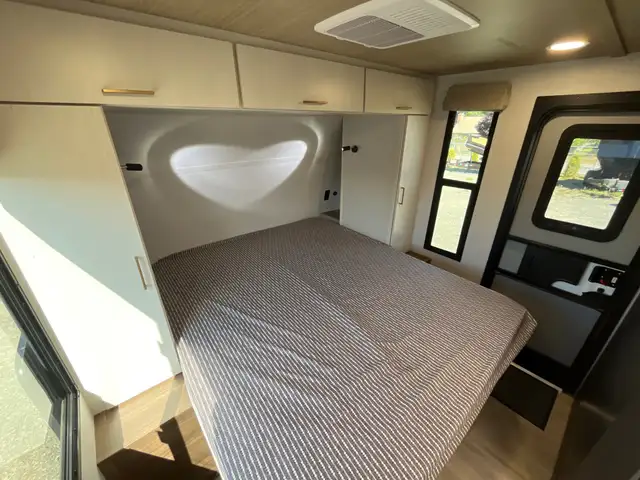 2026 Forest River VIBE in Travel Trailers & Campers in Terrace - Image 15