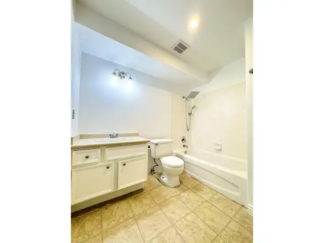 126 32850 GEORGE FERGUSON WAY Abbotsford, British Columbia in Condos for Sale in Abbotsford - Image 18
