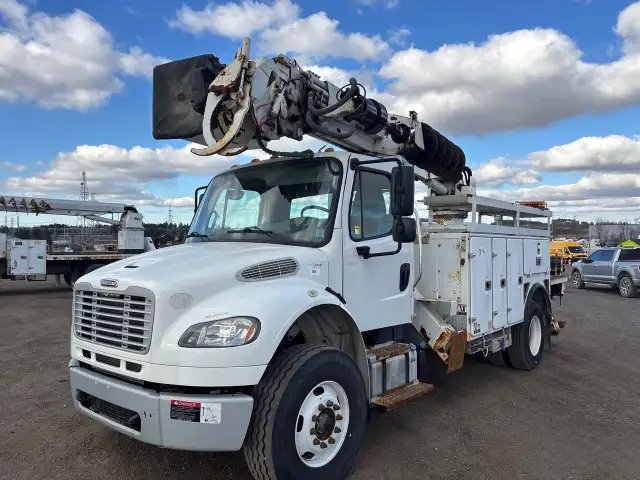 2019 Freightliner: Altec DM47B Digger Derrick. in Other in Mississauga / Peel Region - Image 2
