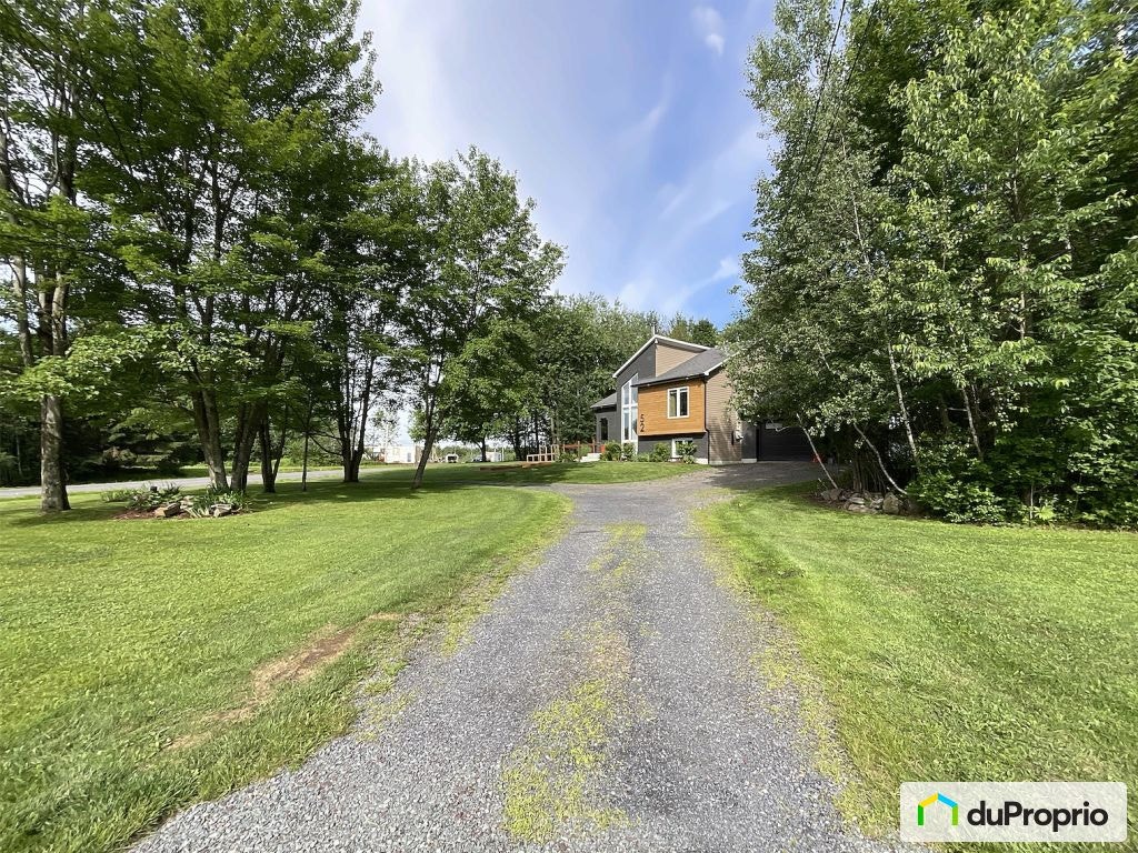 $699,000 - Split Level for sale in Granby — photo 3