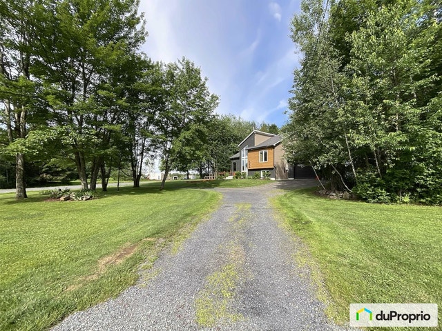 $699,000 - Split Level for sale in Granby — photo 3