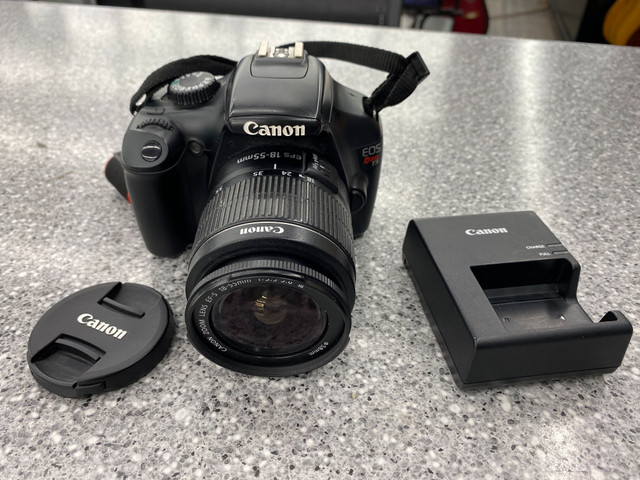 Canon Rebel EOS T3 DSLR w/18-55mm lens in Cameras & Camcorders in City of Toronto