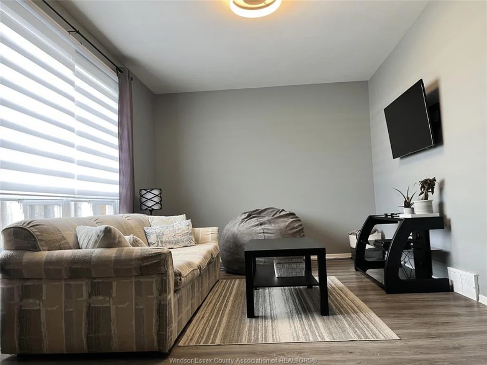 FOR RENT – 2 Spacious 3-Bedroom Townhouses 3