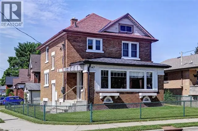 147 COURTLAND Avenue E Kitchener, Ontario in Houses for Sale in Kitchener / Waterloo - Image 2