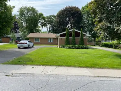 Beautiful House. Great Location!