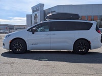 This Chrysler Pacifica has a dependable Regular Unleaded V-6 3.6 L/220 engine powering this Automati... (image 4)