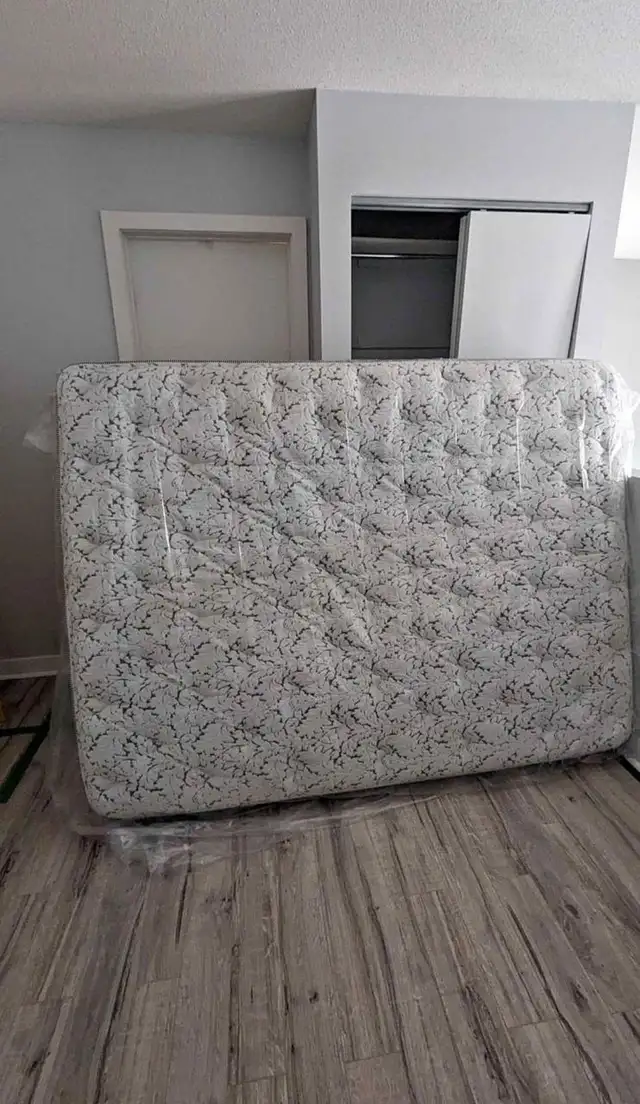 King Mattress : Full Mattress | Queen Mattress / Twin Mattress in Beds & Mattresses in Oshawa / Durham Region - Image 5