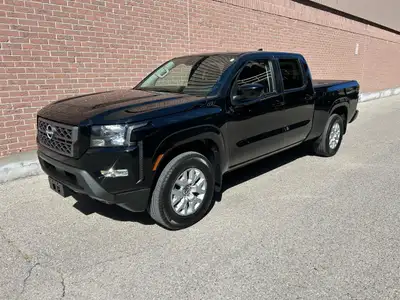 BLACK ON GREY CLOTH, NON SMOKER, NO ACCIDENTS, VERY CLEAN. 4X4, SV, BLUETOOTH, TONNEAU COVER, TOW PA...