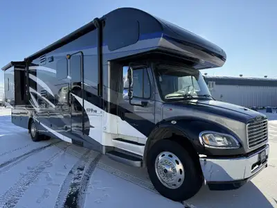 Superbe motorisé classe SUPER C Diesel génératrice auvent électrique grand rangement etc ...... We a...