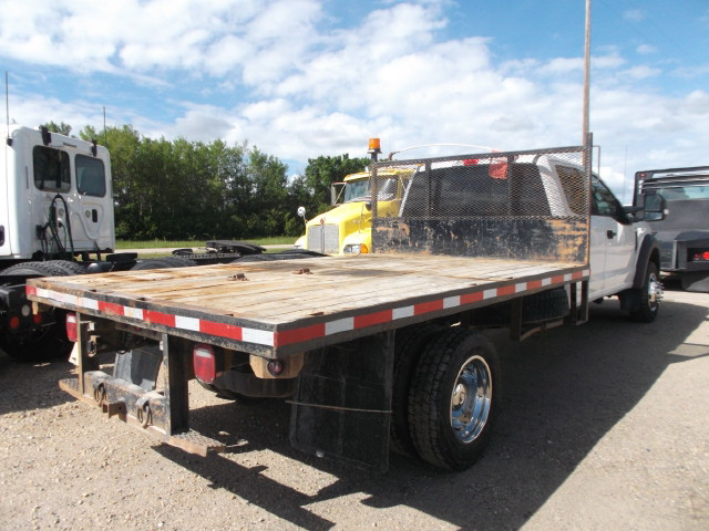 2019 FORD F550 CREW CAB 4X4 DECK TRUCK in Cars & Trucks in Red Deer - Image 3