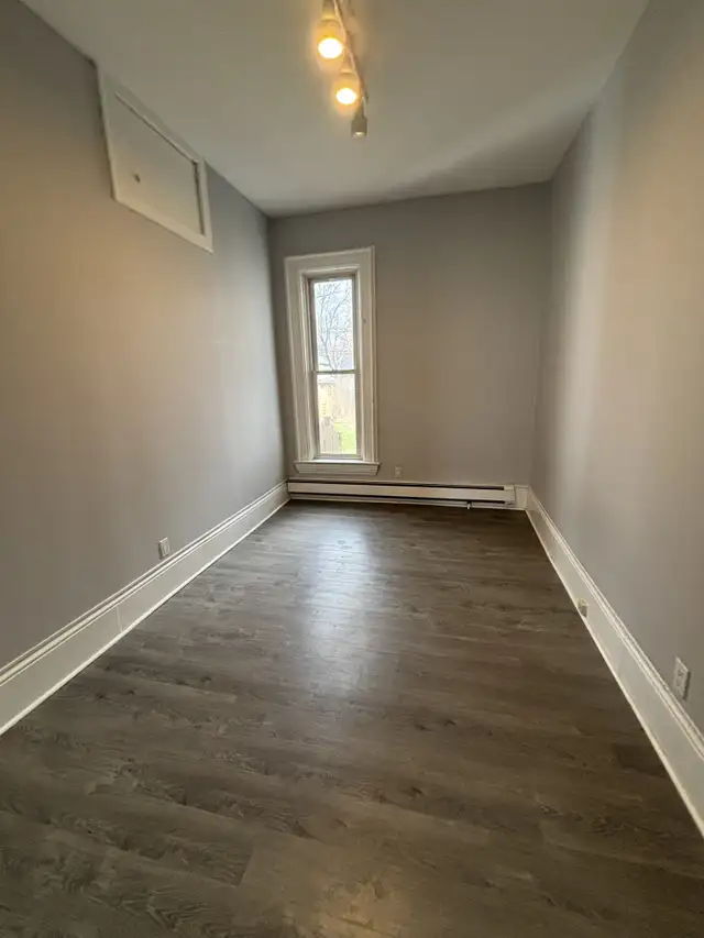 2-184 Christina St S – 1-Bedroom Apt (Near Riverfront) in Long Term Rentals in Sarnia - Image 12