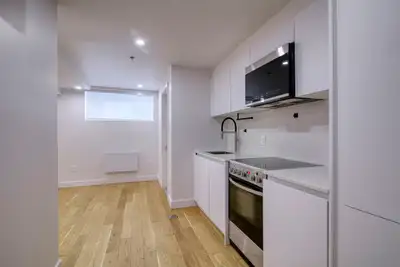 Renovated Akelius studio apartment for rent. Located near Saint-Laurent in the Plateau Mont-Royal ne...