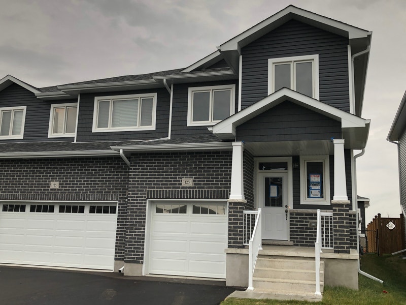 3 bed house with fully fenced yard 123 Hazlett St, Amherstview Long