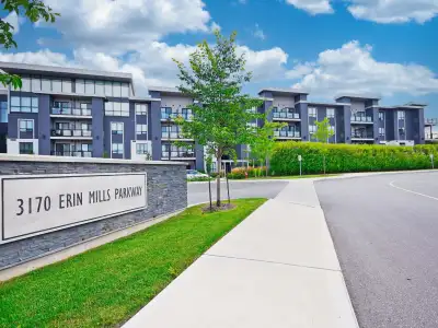 Welcome to 3170 Erin Mills Pkwy. Stunning One Bedroom plus den condo in the nice neighborhood. Condo...
