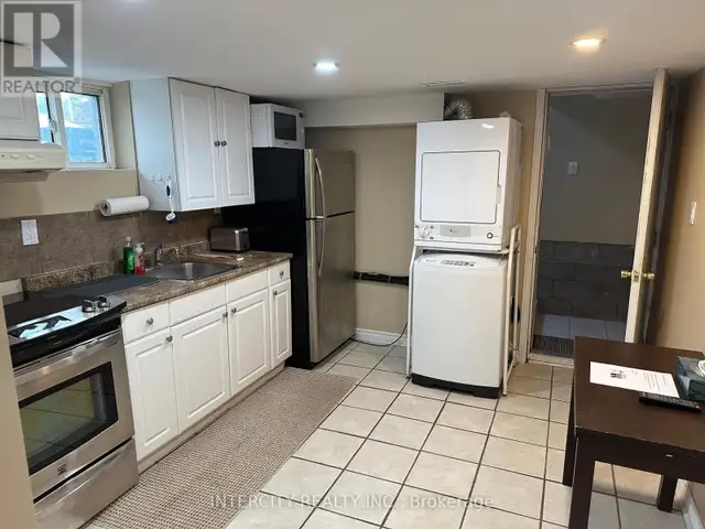 # 2 - 222 COMBE AVENUE Toronto (Bathurst Manor), Ontario in Long Term Rentals in City of Toronto - Image 7