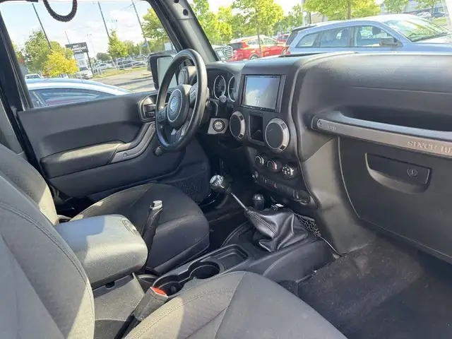 2015 Jeep Wrangler 4WD 2dr Sport in Cars & Trucks in Longueuil / South Shore - Image 10