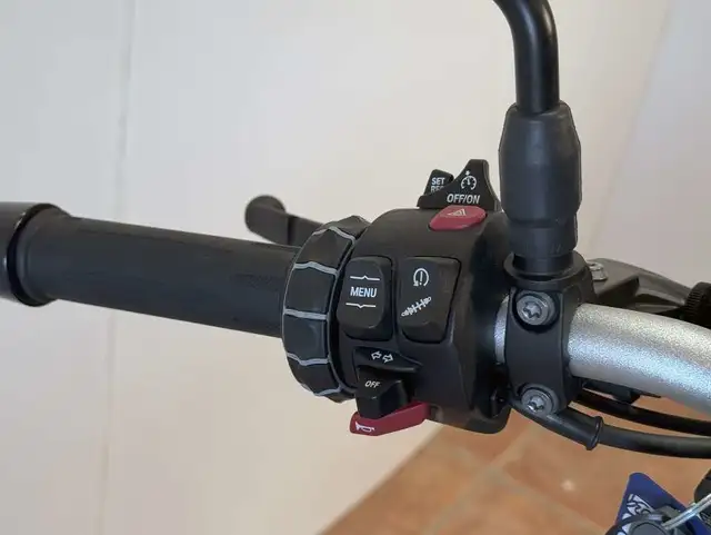 2022 BMW F900XR in Sport Bikes in City of Montréal - Image 10