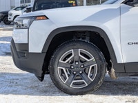 This Jeep Cherokee has a durable Intercooled Turbo Gas/Electric I-4 1.6 L/98 engine powering this Va... (image 8)