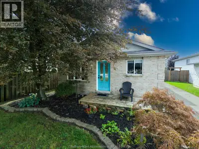 Welcome to this bright and beautifully maintained 3-level back split, tucked away on a quiet cul-de-...