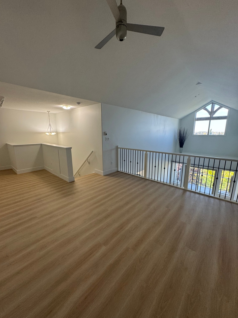 Modern 2 Bed, 2 Bath Condo with 2 Heated Underground Parking Sta 3