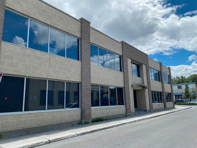 Office For Rent. 500 - 1,000 sq. ft. dans Espaces commerciaux et bureaux à louer  à Ville de Montréal