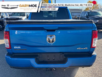 The 2021 Ram 2500 Big Horn 4x4 Crew Cab is a powerhouse wrapped in a stunning blue exterior. Coupled... (image 3)