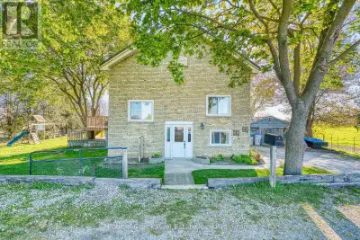 Escape to the peace and beauty of country living just minutes from Exeter! Nestled on a picturesque...