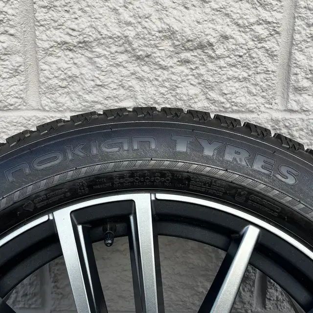 (95%) 4x 255/50R20 Nokian Winters w/ BMW X5/X6 Wheels + TPMS in Tires & Rims in City of Toronto - Image 6