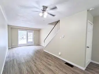 Newly Renovated 2 Bedroom Townhouse in Woodstock in Long Term Rentals in Woodstock - Image 4