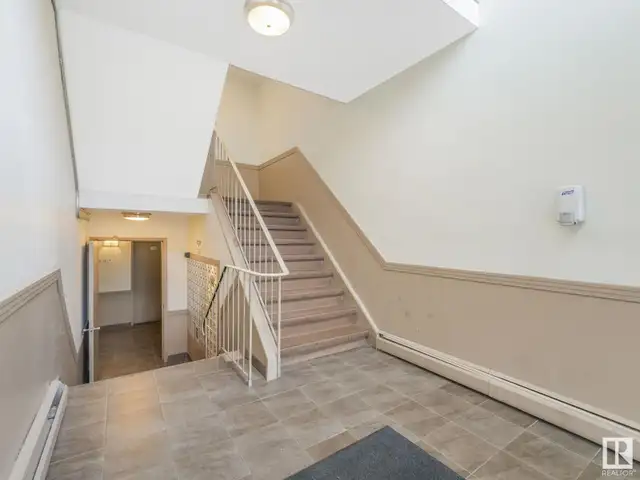 #124 8604 GATEWAY BV NW Edmonton, Alberta62864392960130122
