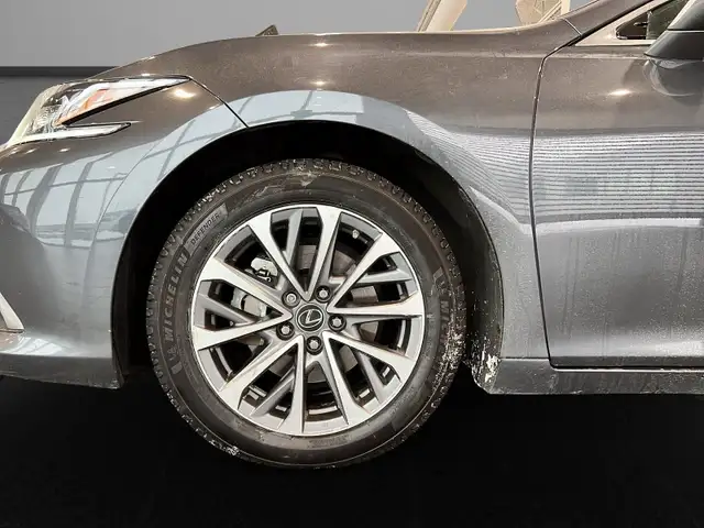 2022 Lexus ESh ES 300h Outstanding value! Must see! in Cars & Trucks in Calgary - Image 18