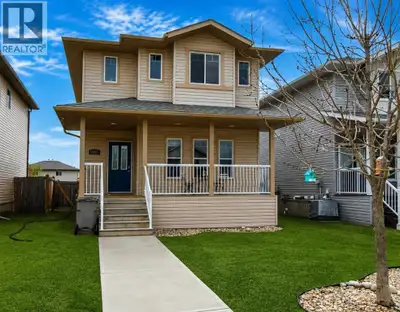 4 bedroom, 3.5 bathroom house located in Pinnacle! Close to walking trails, schools and the Eastlink...