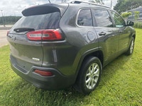 ALL TRADES WELCOME!! OPERATING BY APPOINTMENT Gorgeous 2015 Jeep Cherokee 4x4!!! Extra clean inside... (image 5)