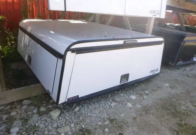 2014 - 2018 GMC Sierra or Chevrolet Silverado 6'6 White ARE in Other Parts & Accessories in Kitchener / Waterloo - Image 3