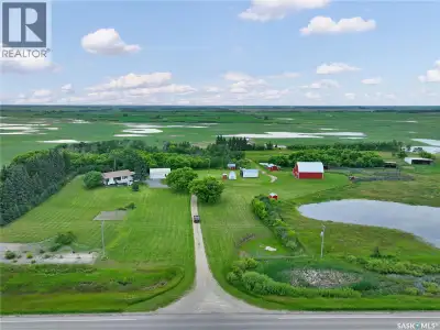 If acreages had checklists focused on function you'd stop here and offer now: 15 acres, a barn littl...