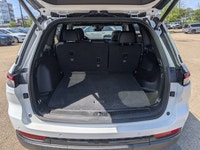 The New 2025 Jeep Grand Cherokee Limited delivers a perfect balance of refined luxury and capable pe... (image 5)