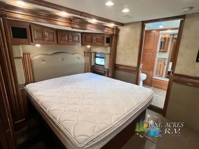 2015 Fleetwood RV Providence 42M only 027,446 Miles in RVs & Motorhomes in Moncton - Image 46