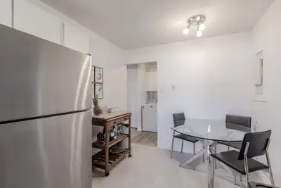 Appartement 4 et demi dans un immeuble situé à Lévis, dans le secteur de Charny. Profitez d’un empla...