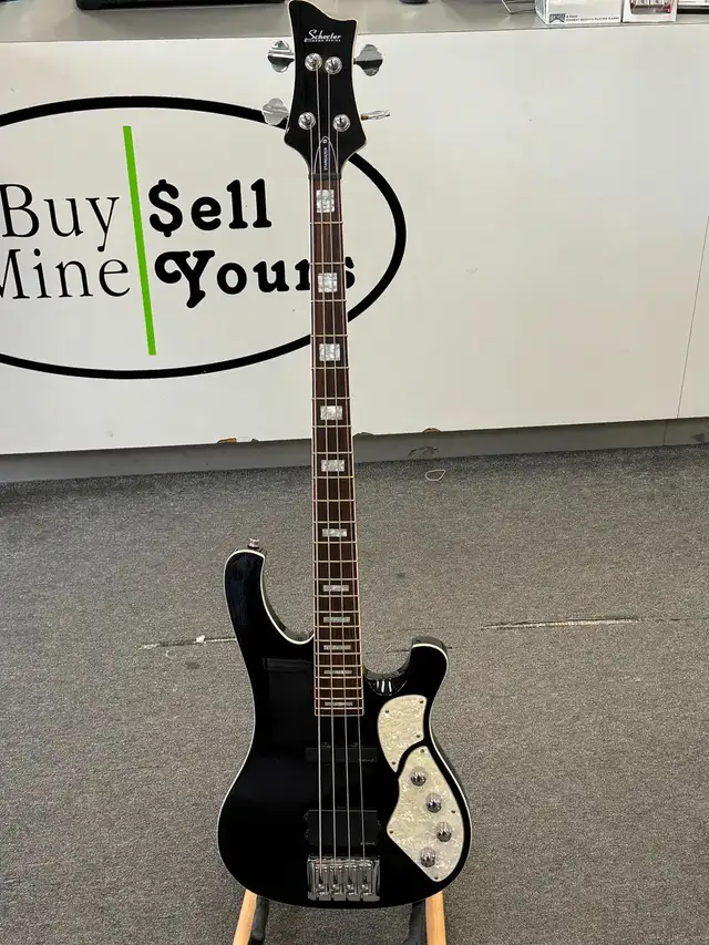 Schecter Stargazer-4 Electric Bass in Guitars in Oakville / Halton Region - Image 2
