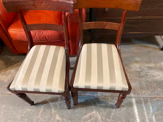 Antique tables & 4 chairs in Dining Tables & Sets in City of Halifax - Image 3