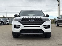 AMVIC Licensed Dealer * Heated Front Seats & Steering Wheel * Rear Vision Camera * Cruise Control *... (image 2)