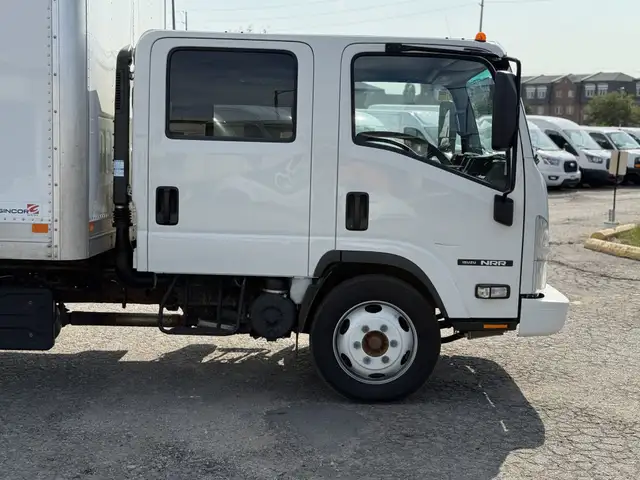2022 Isuzu NRR CREW CAB | 16' BOX | LIFTGATE | DIESEL | 19500 GV in Cars & Trucks in Mississauga / Peel Region - Image 16