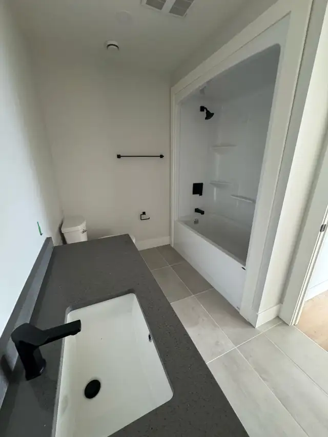 Modern 2 Bedroom Corner in the Heart of Halifax in Long Term Rentals in City of Halifax - Image 10