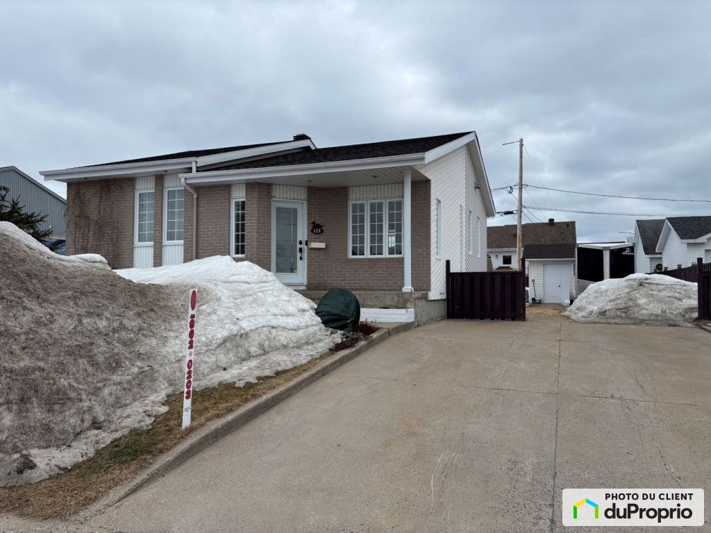 $480,000 - Bungalow for sale in Sept-Iles — photo 1